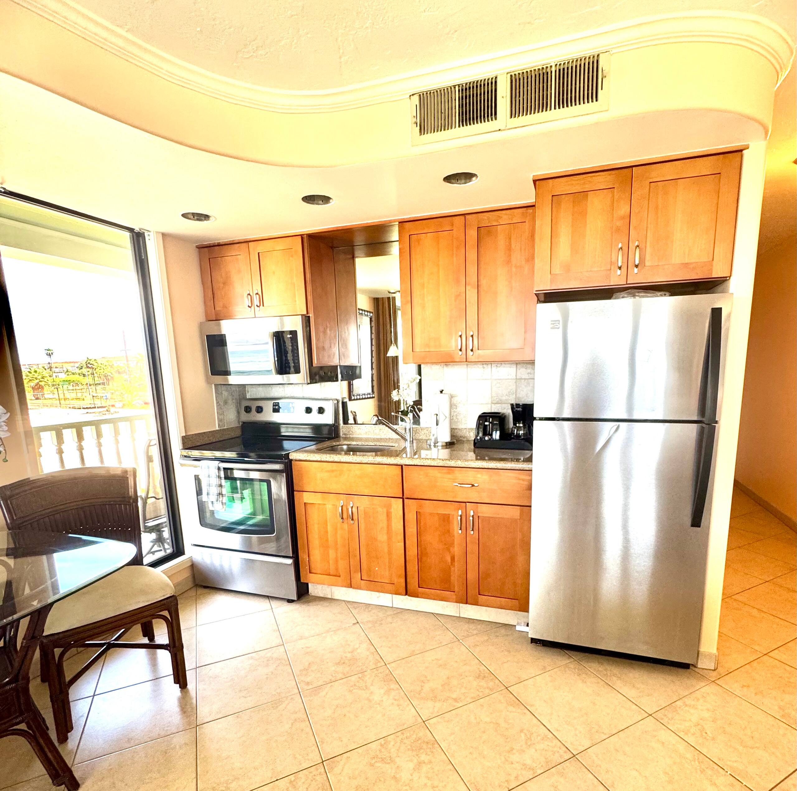 Lahaina Shores Luxe Beachfront Ocean View 2 Lanais - Image 3