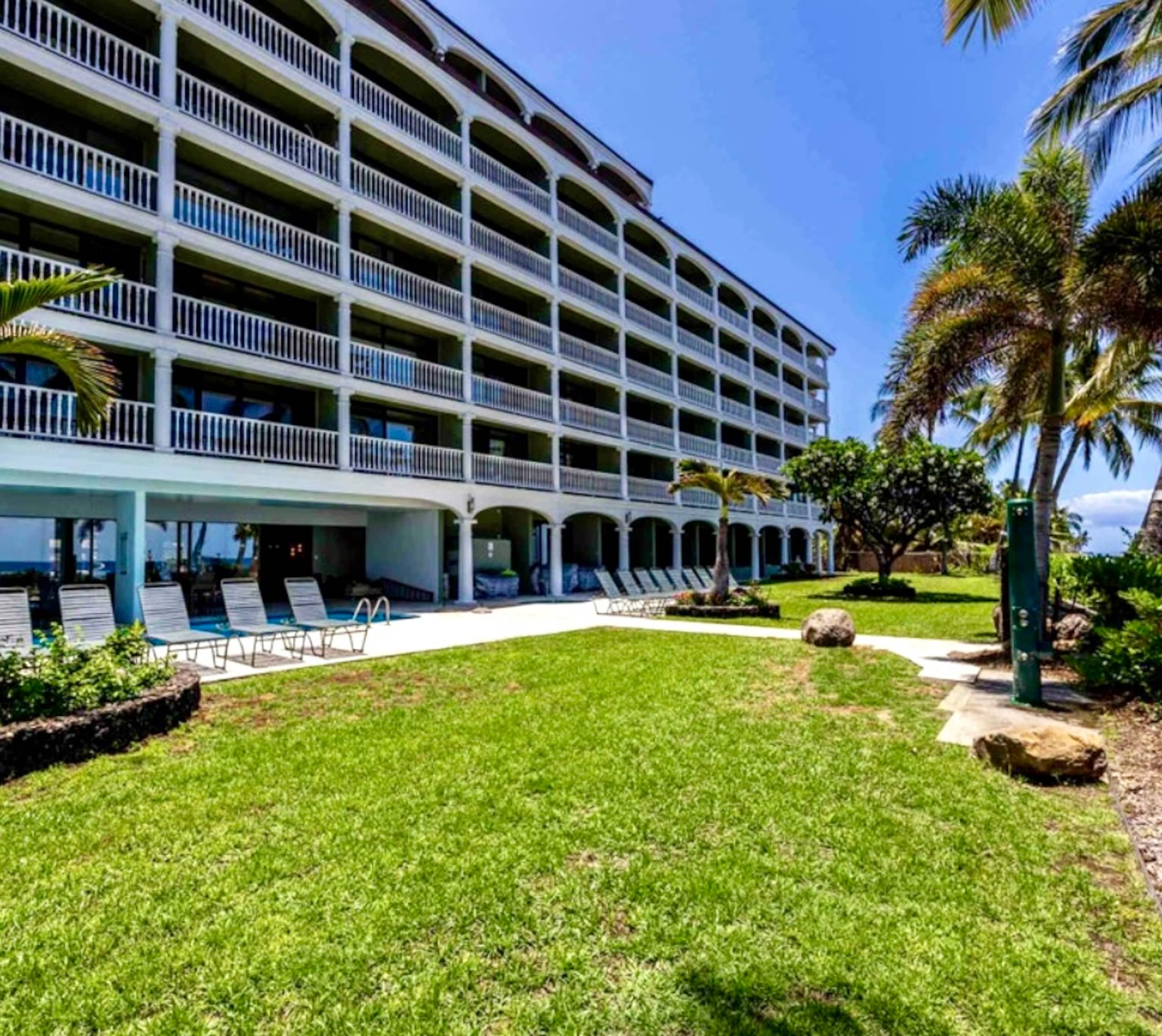 Lahaina Shores Luxe Beachfront Ocean View 2 Lanais - Image 28