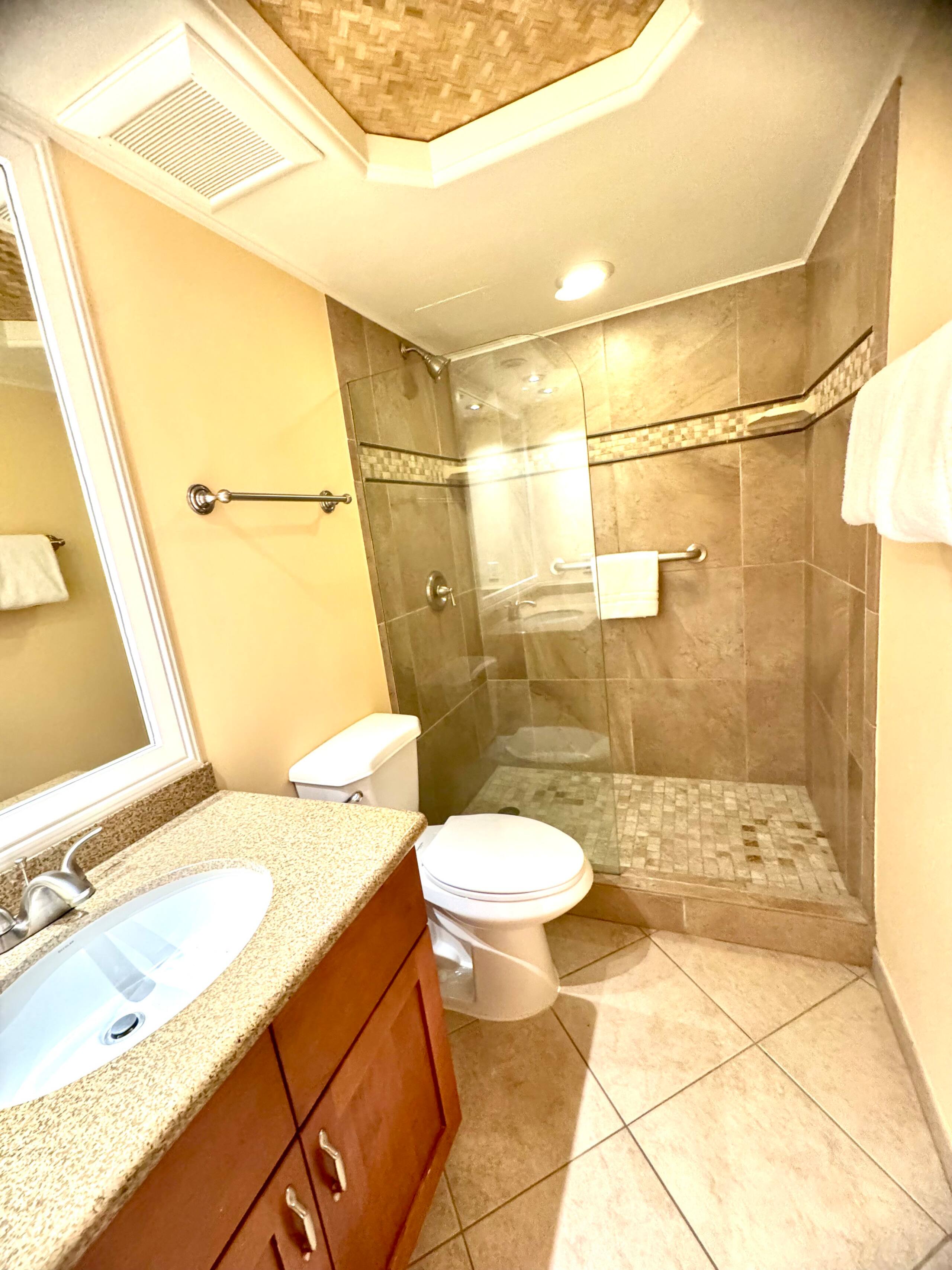 Lahaina Shores Luxe Beachfront Ocean View 2 Lanais - Image 12