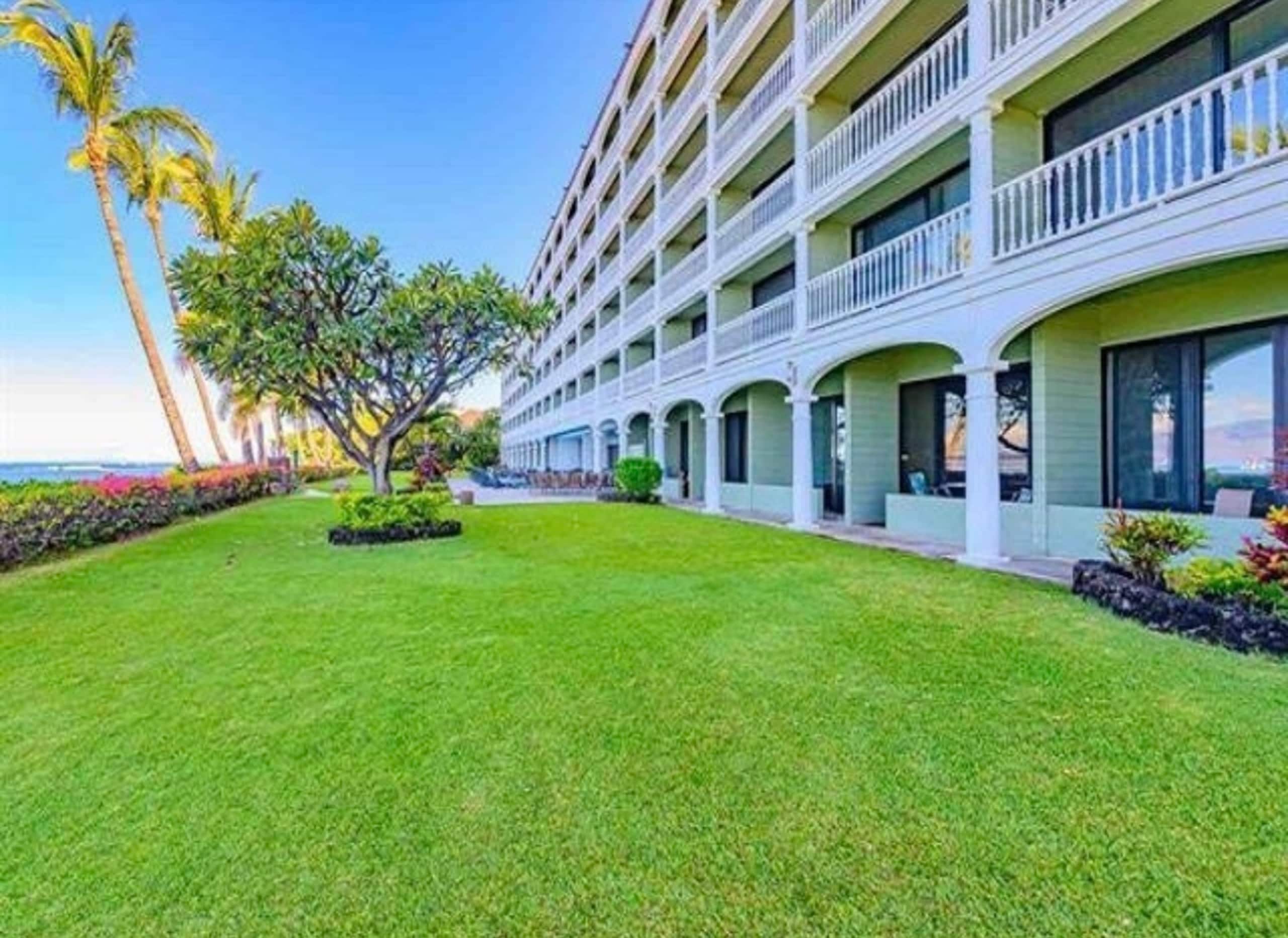 Lahaina Shores Luxe Beachfront Ocean View 2 Lanais - Image 26