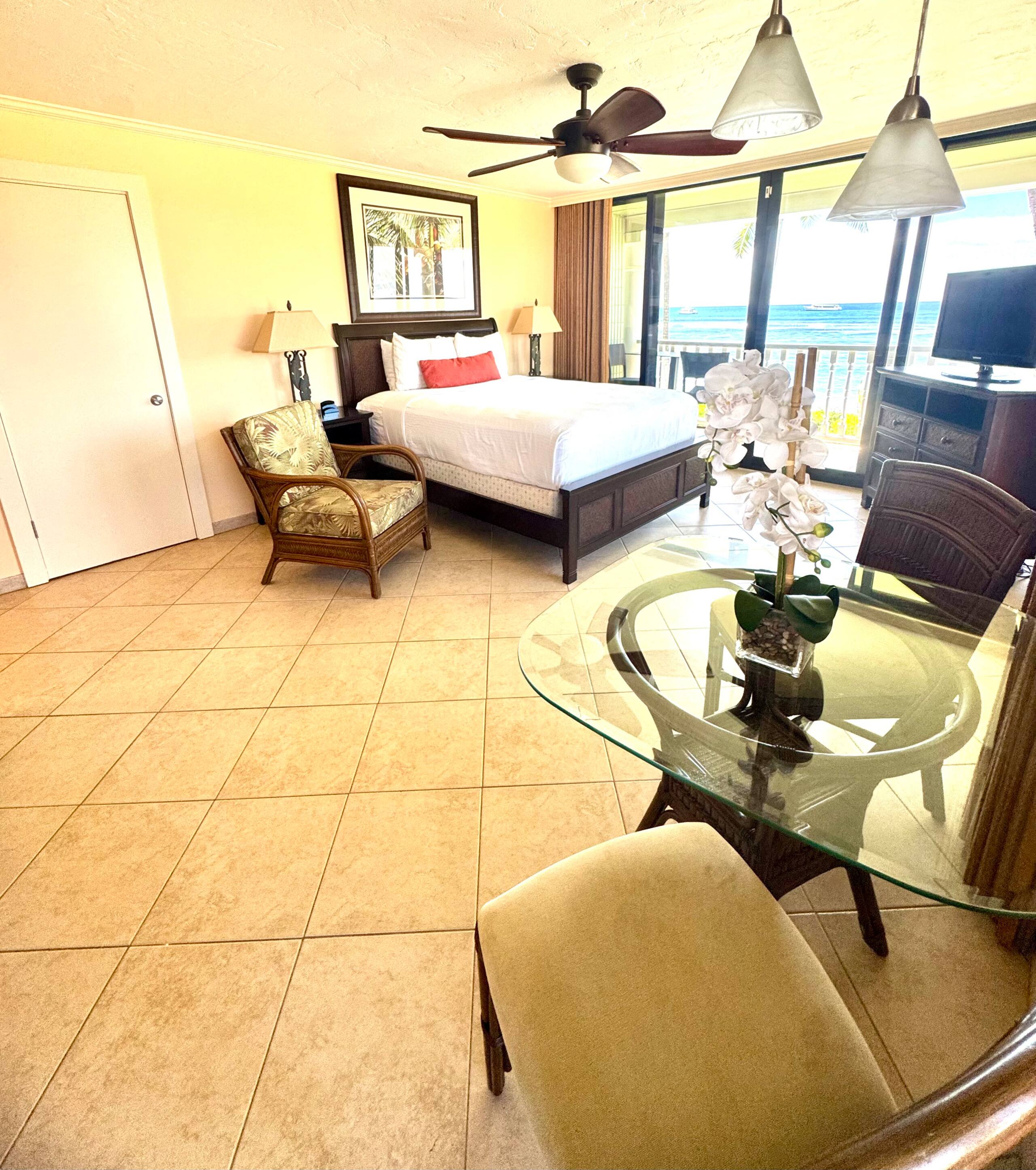 Lahaina Shores Luxe Beachfront Ocean View 2 Lanais - Image 8