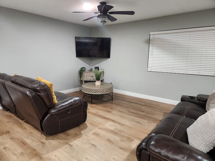 3 Bedroom Barstow Rest House - Barstow, CA