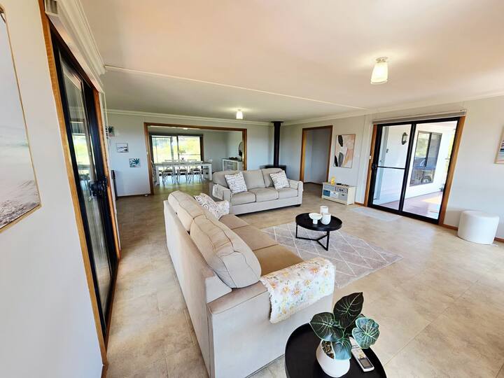 Entire Farm Stay In Goulburn 
10% Off 3 Days+ Stay - Goulburn
