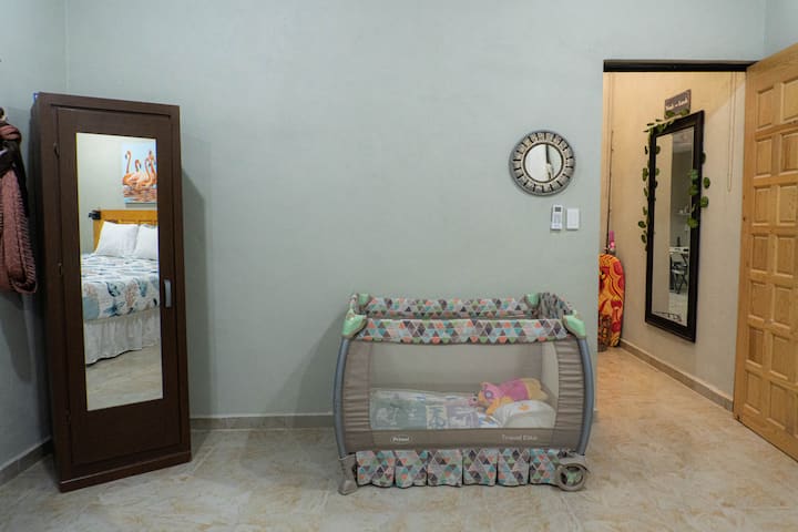 Si traes a tu bebe, contamos con cuna portatil.