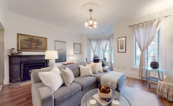 Rare Downtown 3br House| Chefs Kitchen+huge Patio - Toronto