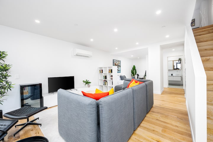 Luxe Tri-level Opp Westfield Pool Gym Park For Two - Box Hill
