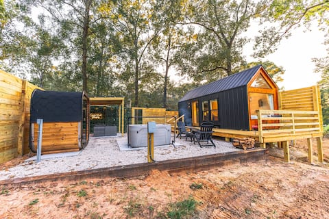 Zen Cabin with Private Hot Tub & Sauna
