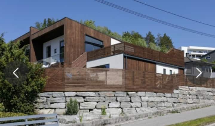 Sentralt Og Moderne Del Av Tomannsbolig - Ålesund