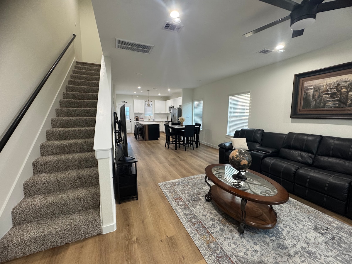 Top Airbnb: (B) Houston Haven right in the heart of it! in Settegast