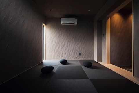 Entire rental retreat with footbath | 3 rooms with 4 beds each | Healing room-only stay | Maximum 12