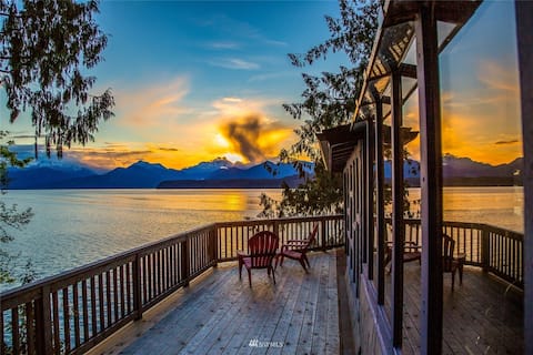 A Hood Canal Gem — Waterfront Escape! Sleeps/12
