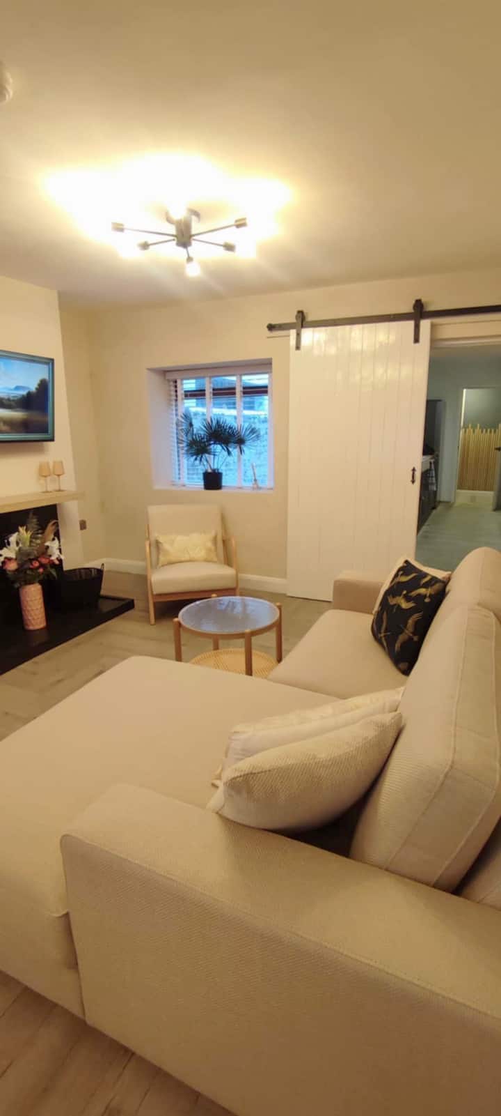 Modern Two Bedroom Home In The Heart Of Dundalk - Dundalk