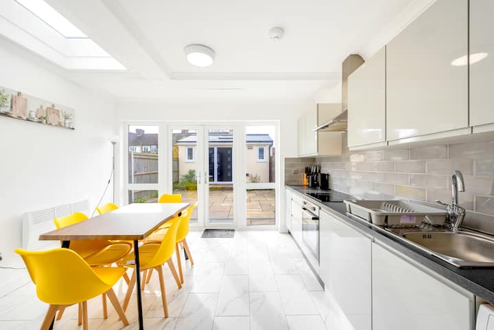 Spacious 6 Bedroom House In Croydon, South London - Croydon, UK