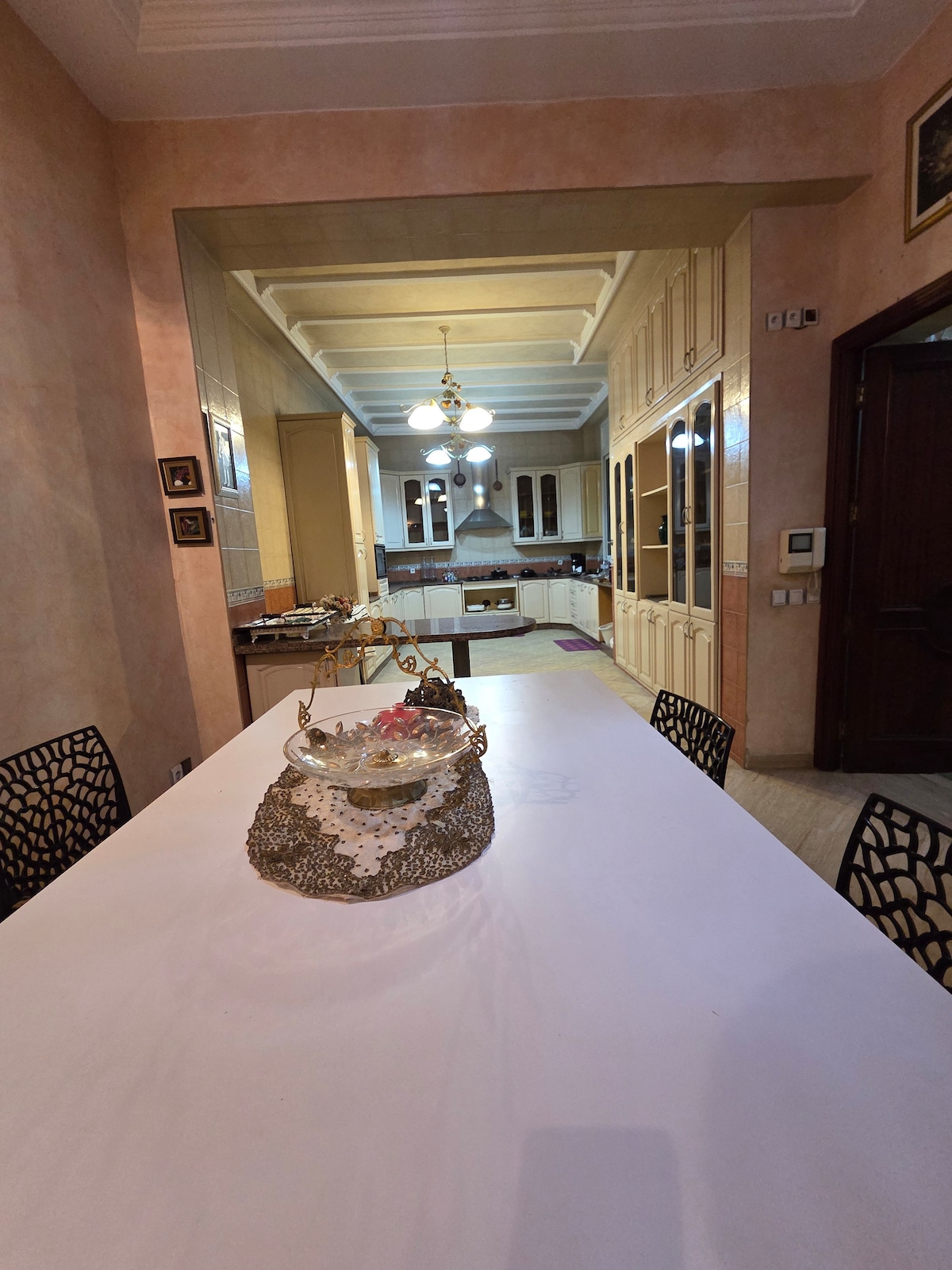 Villa in Casablanca  467  8 bedrooms  34 beds  0 shared baths - image 4