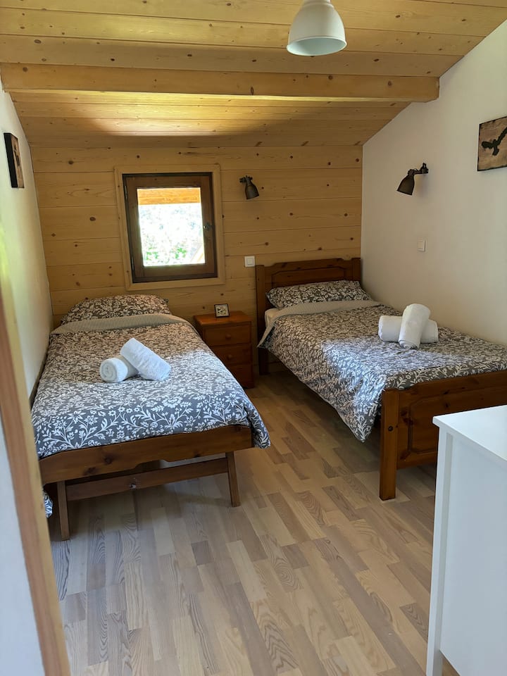 Camera da letto con due letti singoli