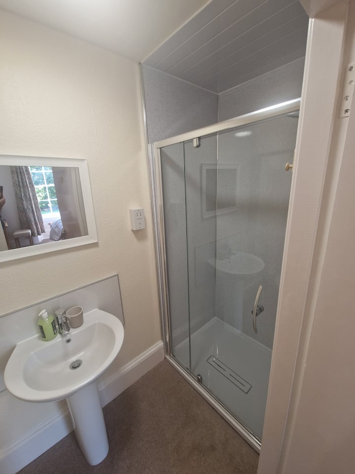 Newmill Farm - Large Double Ensuite - Dunkeld