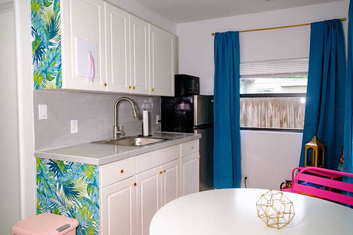 Tropivibe Studio In Hollywood, Fl - Miami Gardens, FL