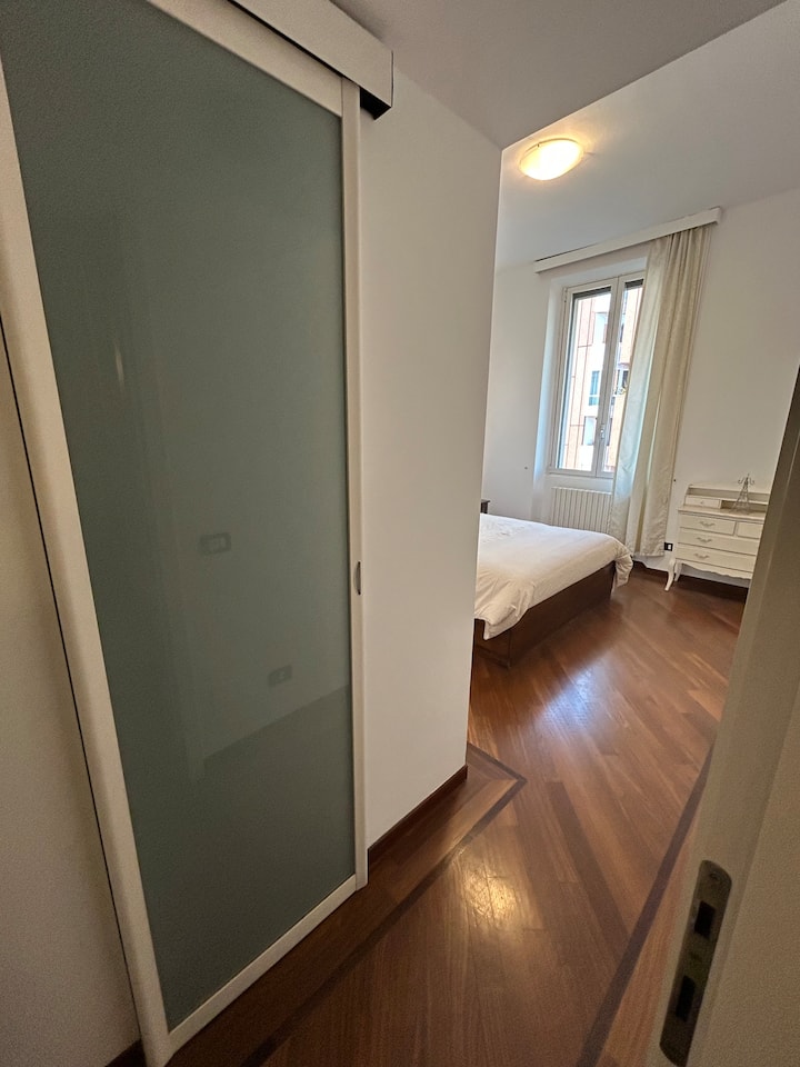 Спалня с гардеробна