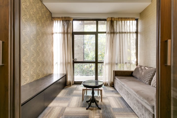 Avanti Tenantry-presidential Suite Safdarjung Enc. - New Delhi