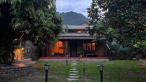 Jardin Homes - Cozy garden hideout by the lake