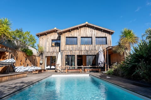 Villa for 16 people · Swimming pool · Beach & Ferret Lighthouse