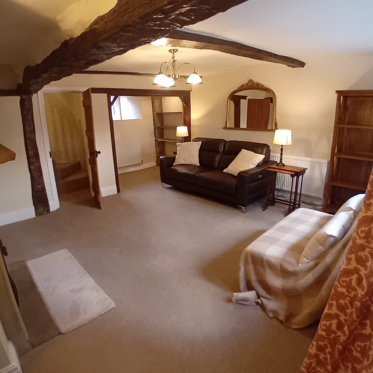 Successful Airbnb property: Country cottage in spectacular location in Oldham