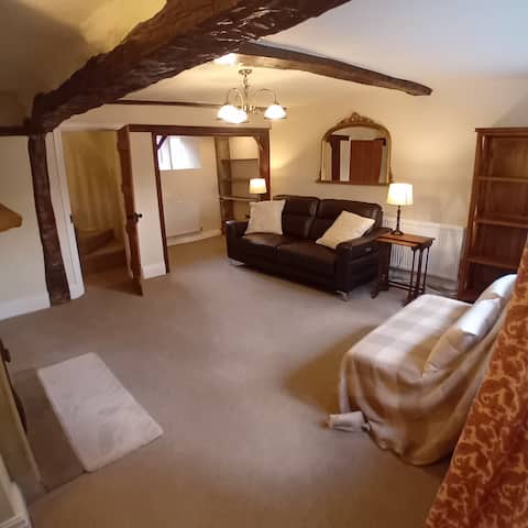 Successful Airbnb property: Country cottage in spectacular location in Oldham