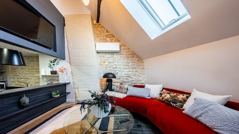 Annonce Airbnb populaire: Faubourg: atypical + city center + air conditioning + public parking à Faubourg Raines
