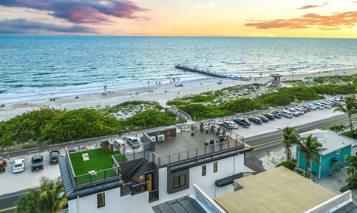 Gorgeous Views From This New Beachfront House! - Anna Maria, FL