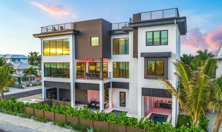 Gorgeous Views From This New Beachfront House! - Holmes Beach, FL