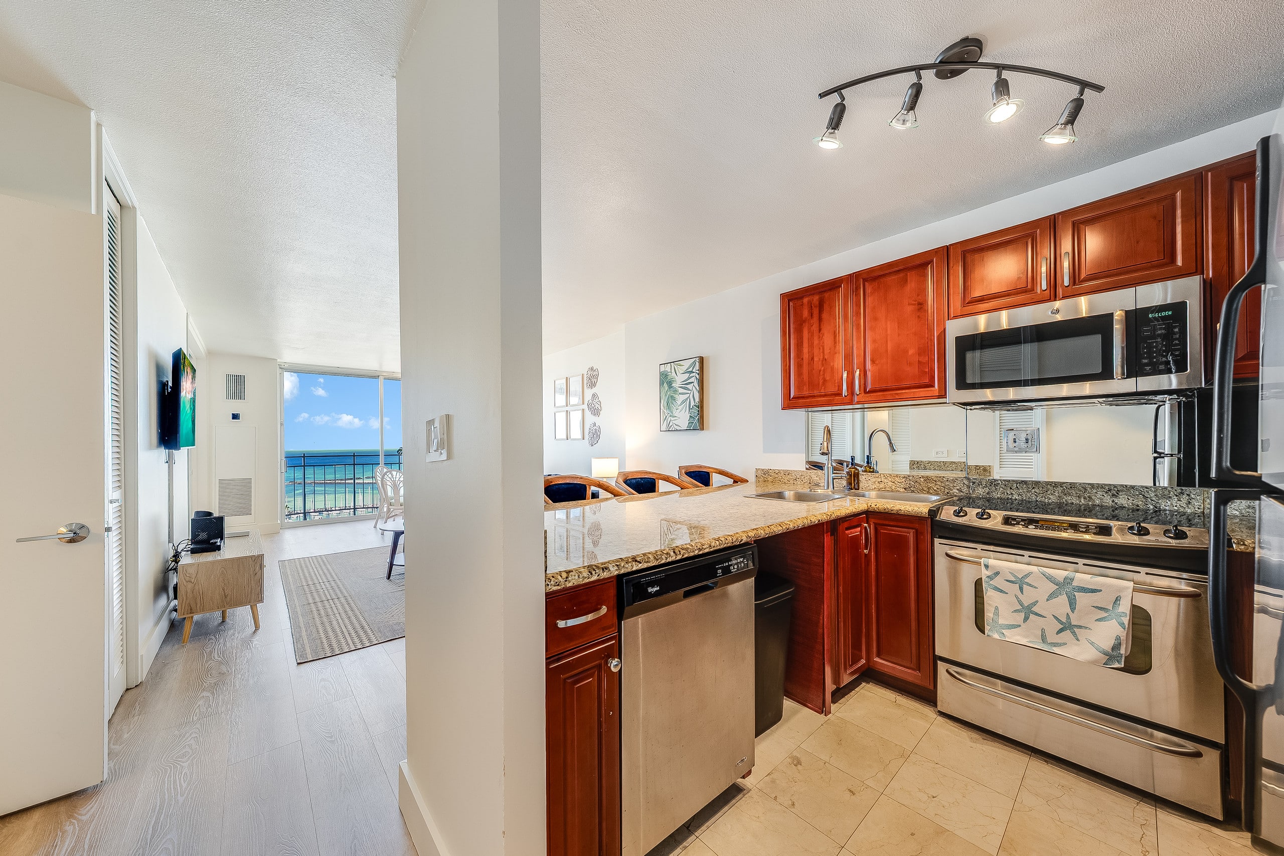 1886 Ilikai Marina 1BR - Top-Floor- Free Fireworks - Image 11
