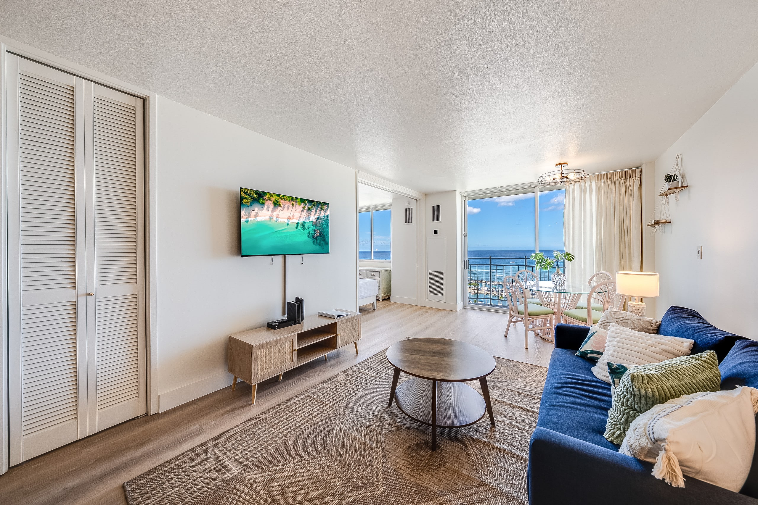 1886 Ilikai Marina 1BR - Top-Floor- Free Fireworks - Image 6