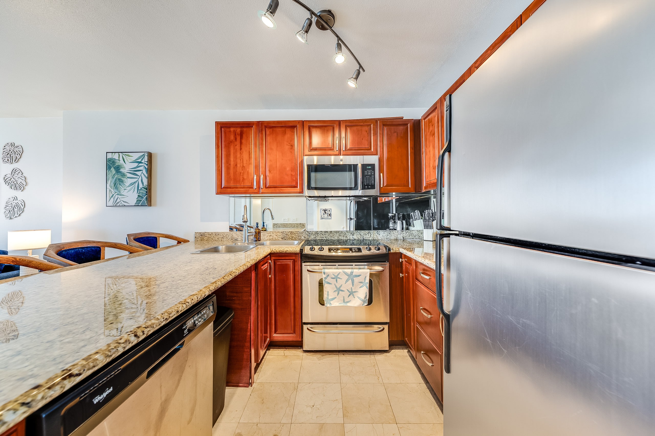 1886 Ilikai Marina 1BR - Top-Floor- Free Fireworks - Image 10