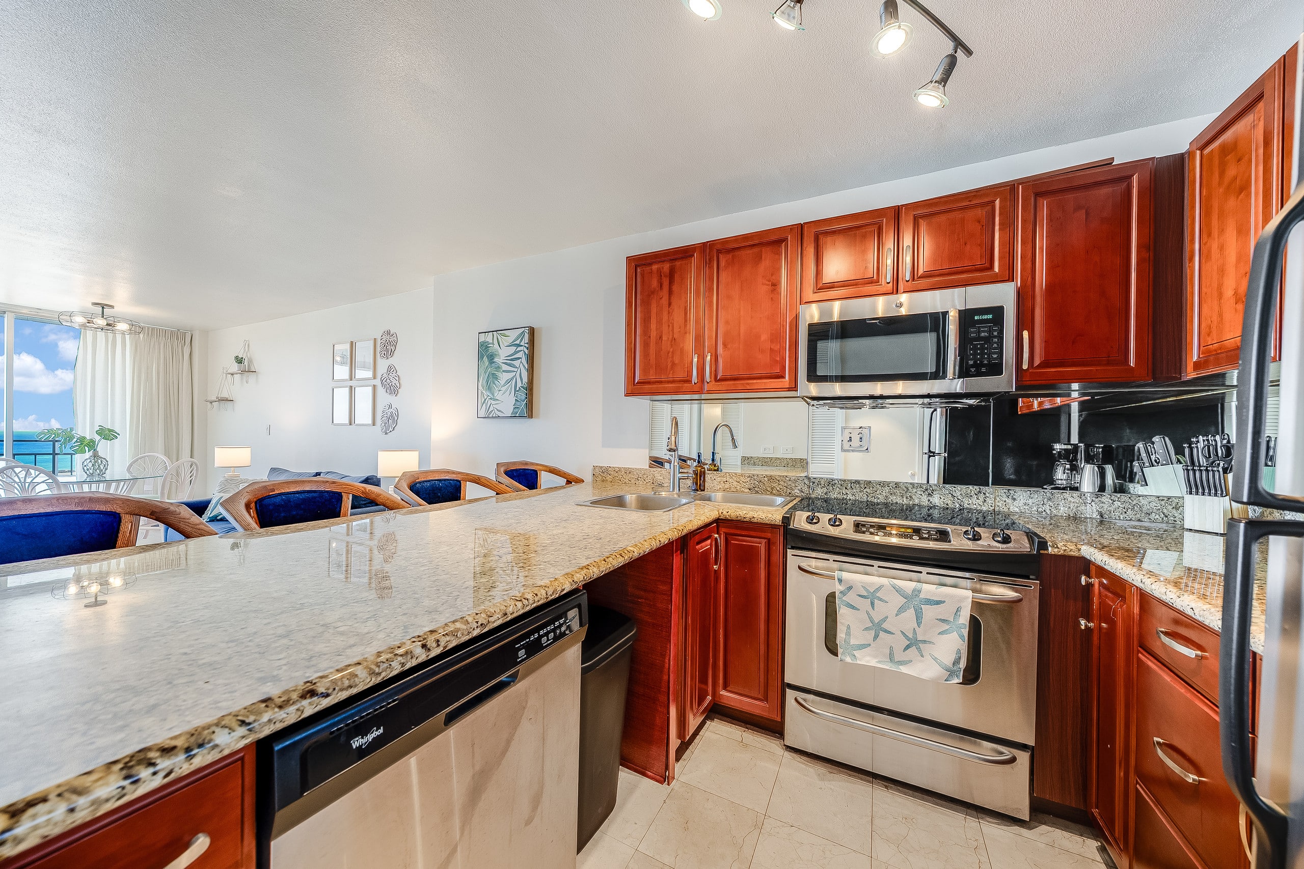1886 Ilikai Marina 1BR - Top-Floor- Free Fireworks - Image 12