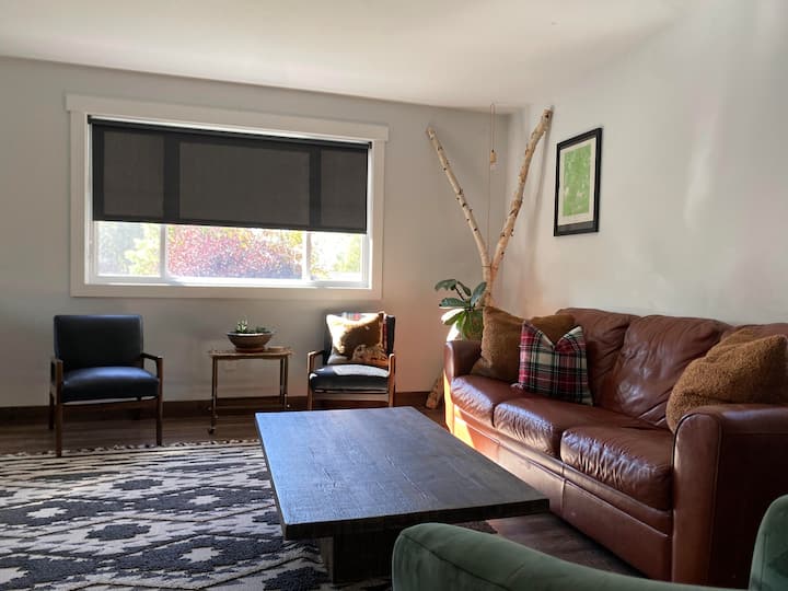 Comfortable, Modern And Spacious Home - Four Corners