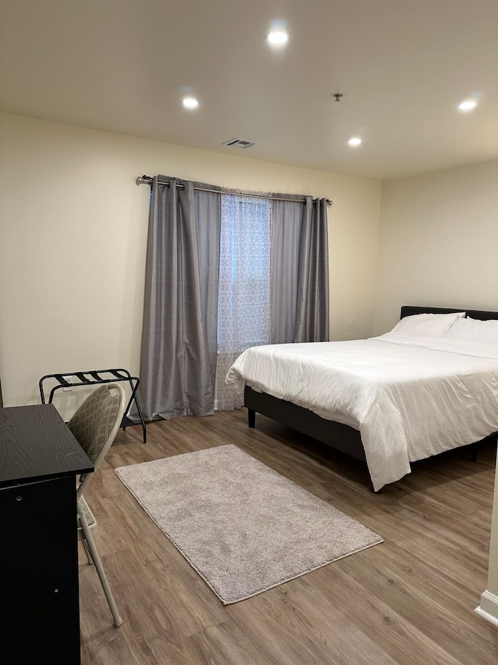 Hlavná spálňa v apartmáne 1