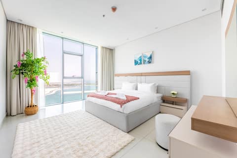 Top Airbnb: Spacious 3BR Apartment with Stunning Seaviews in Al Mamzar