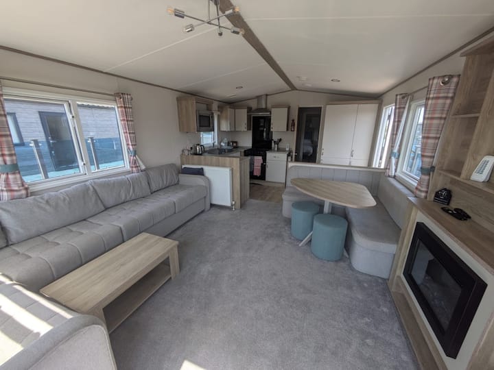 Elegant Caravan Home - Hampshire