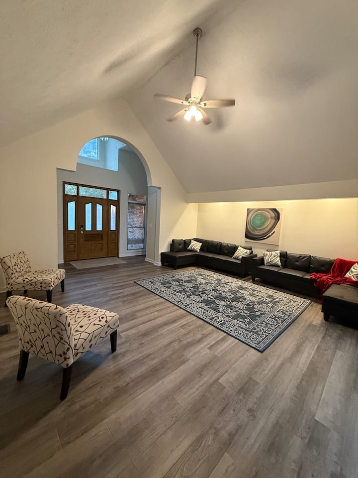 *The Hilltop Haven* Close To Siu & Wine Trails - Carbondale, IL