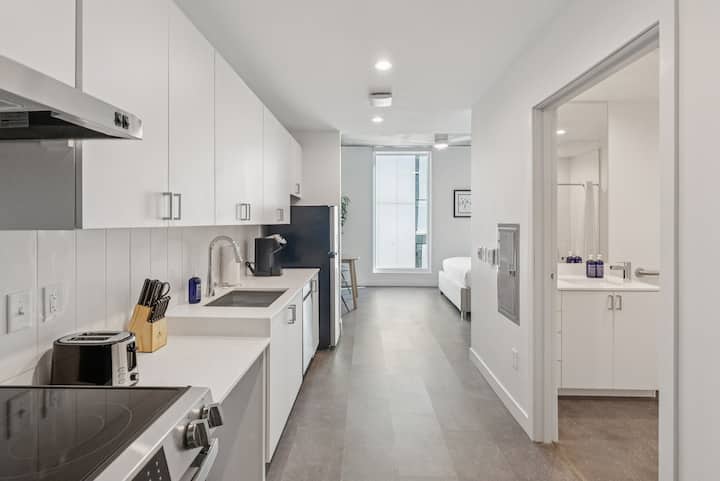 Studio Apartment | Downtown Phoenix | Placemakr - South Phoenix, AZ