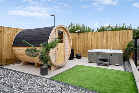Casa Retreat: Luxury Spa Escape | Sauna | Hot Tub