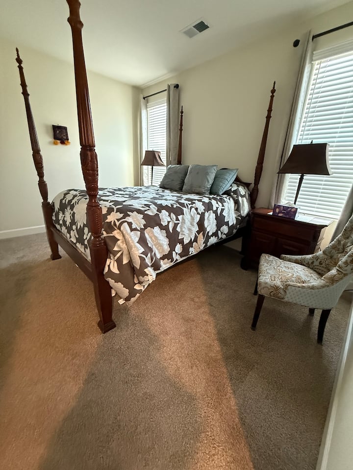 Chambre principale au rez-de-chaussée