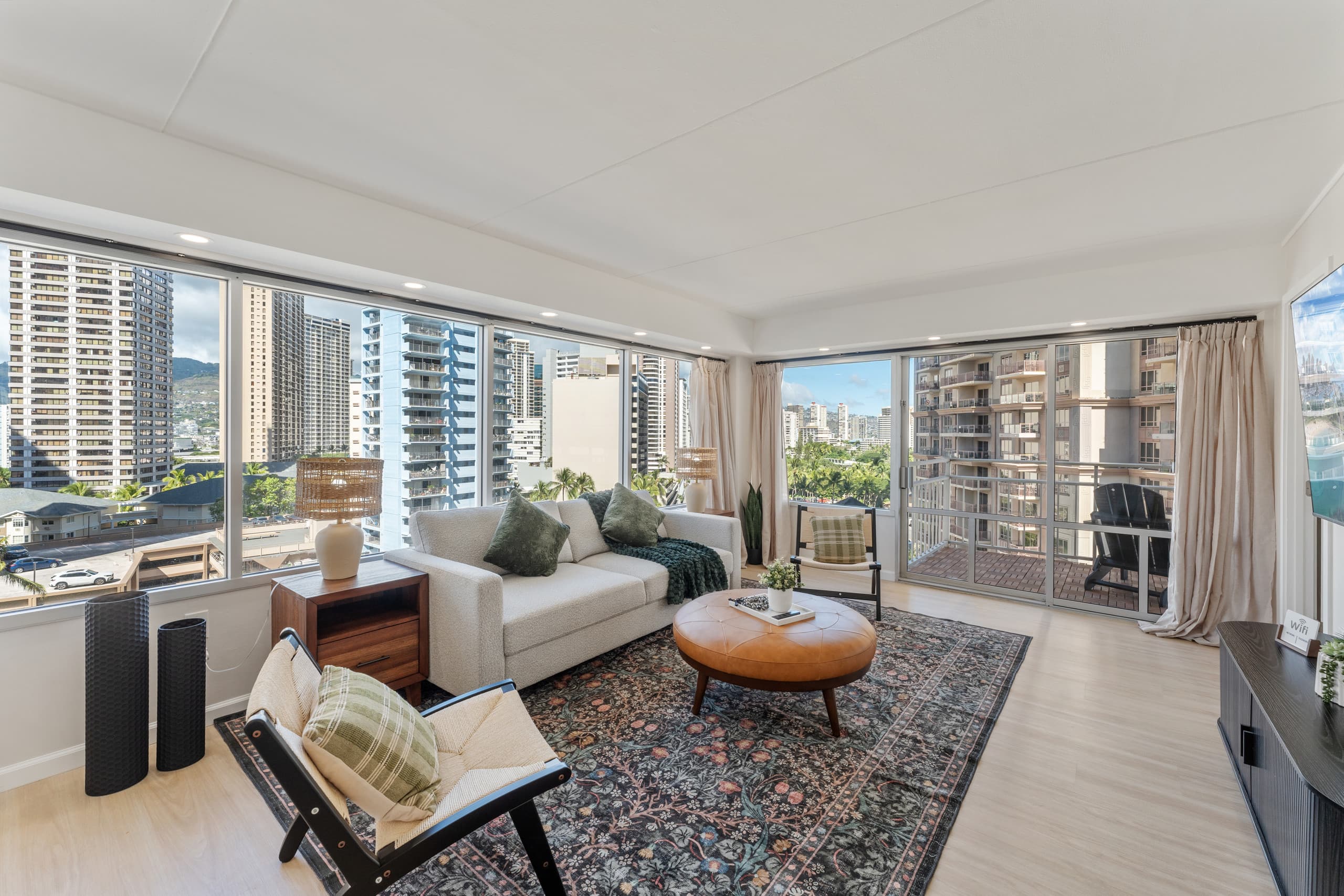 Fully Renovated Beautiful 2bdrm @ Ilikai - Image 1