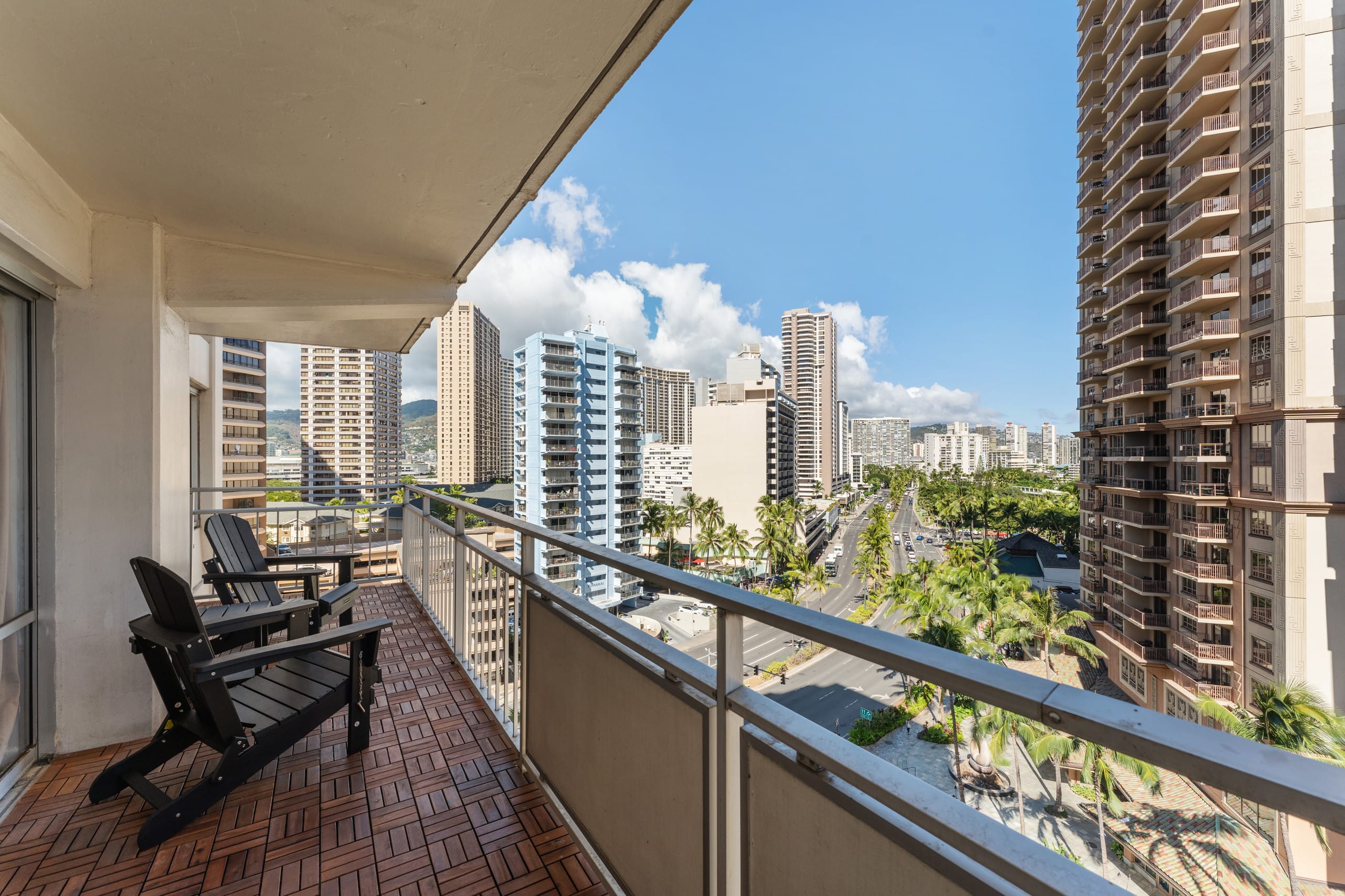 Fully Renovated Beautiful 2bdrm @ Ilikai - Image 43