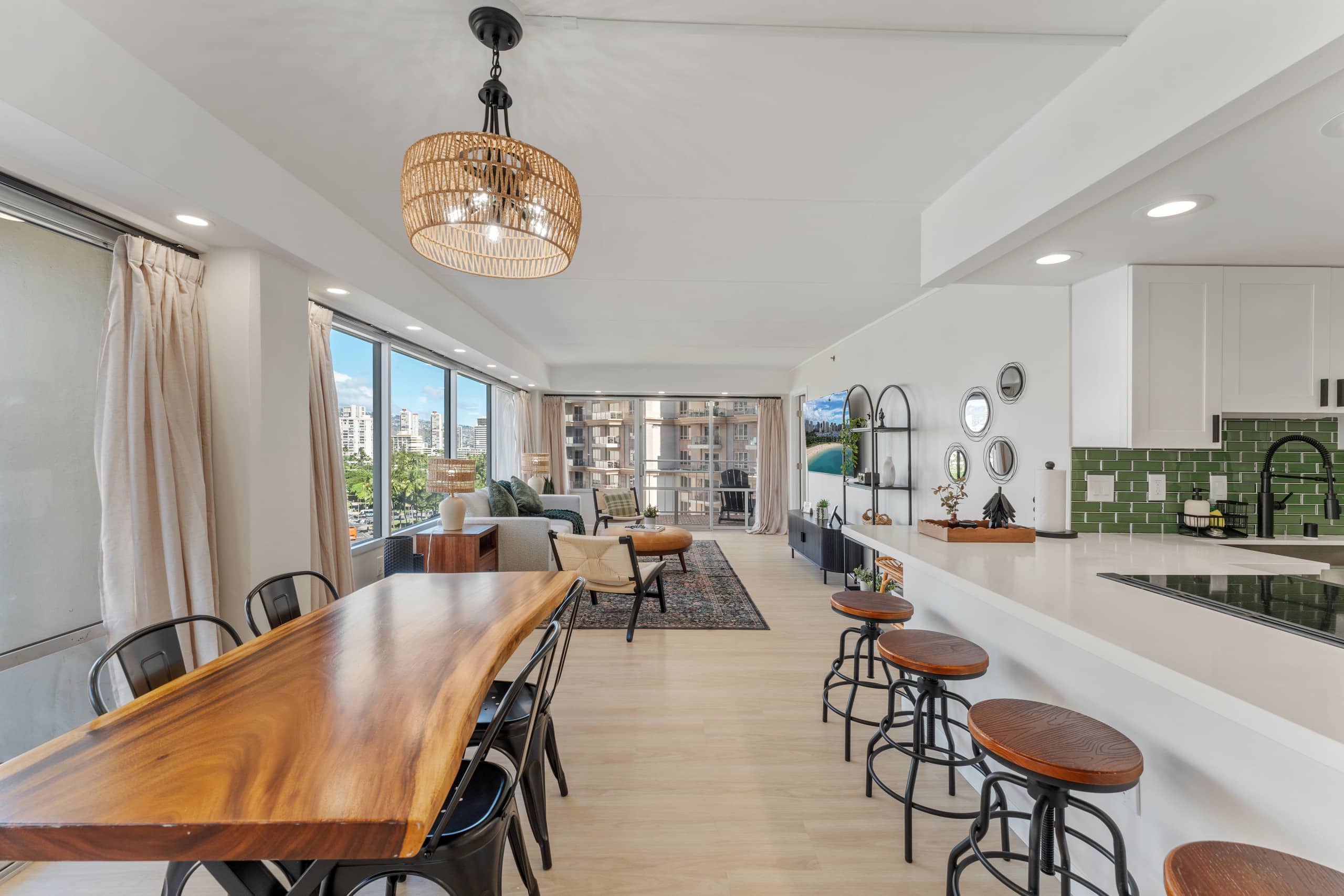 Fully Renovated Beautiful 2bdrm @ Ilikai - Image 23