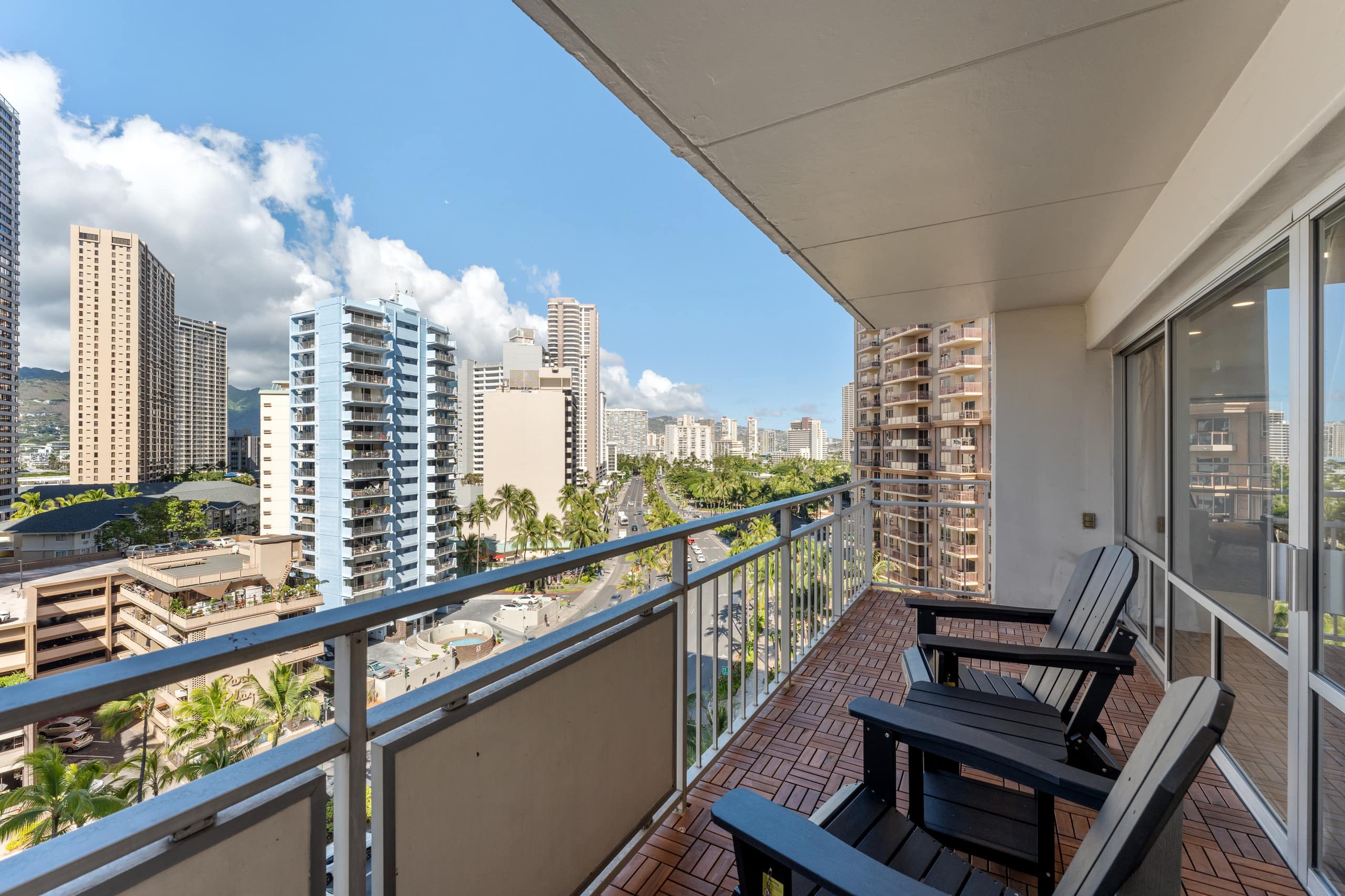 Fully Renovated Beautiful 2bdrm @ Ilikai - Image 42