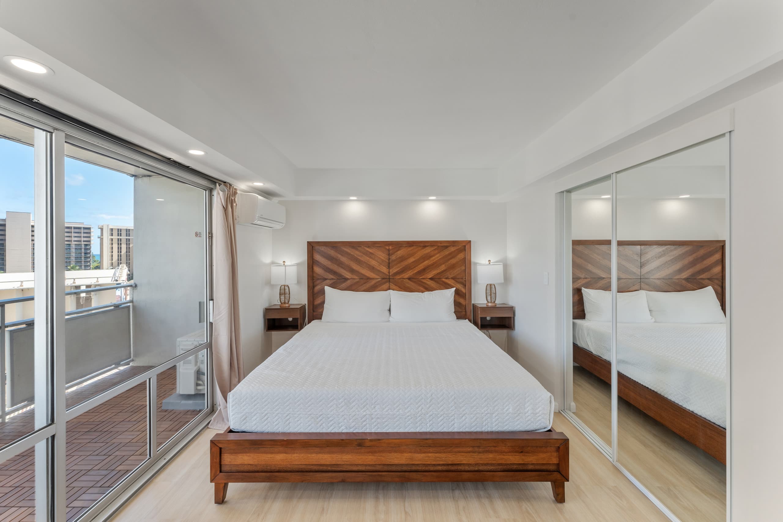 Fully Renovated Beautiful 2bdrm @ Ilikai - Image 27