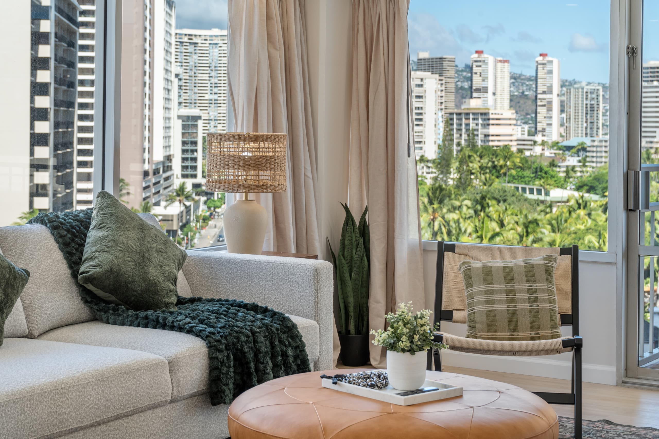 Fully Renovated Beautiful 2bdrm @ Ilikai - Image 2
