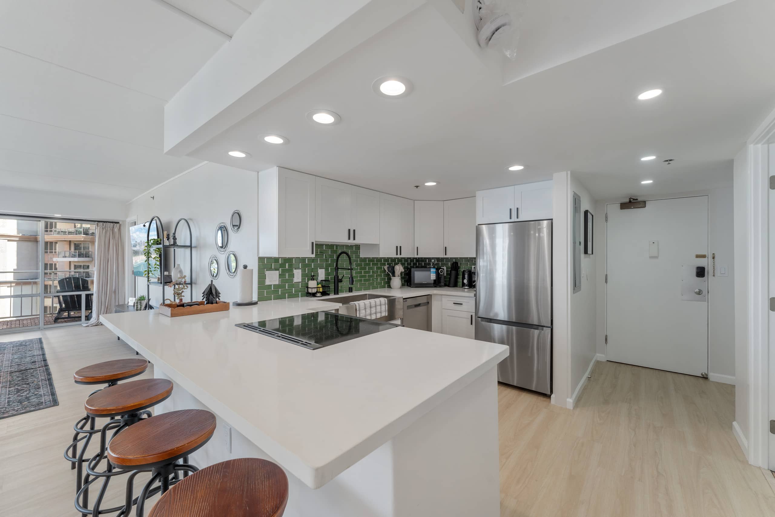 Fully Renovated Beautiful 2bdrm @ Ilikai - Image 18