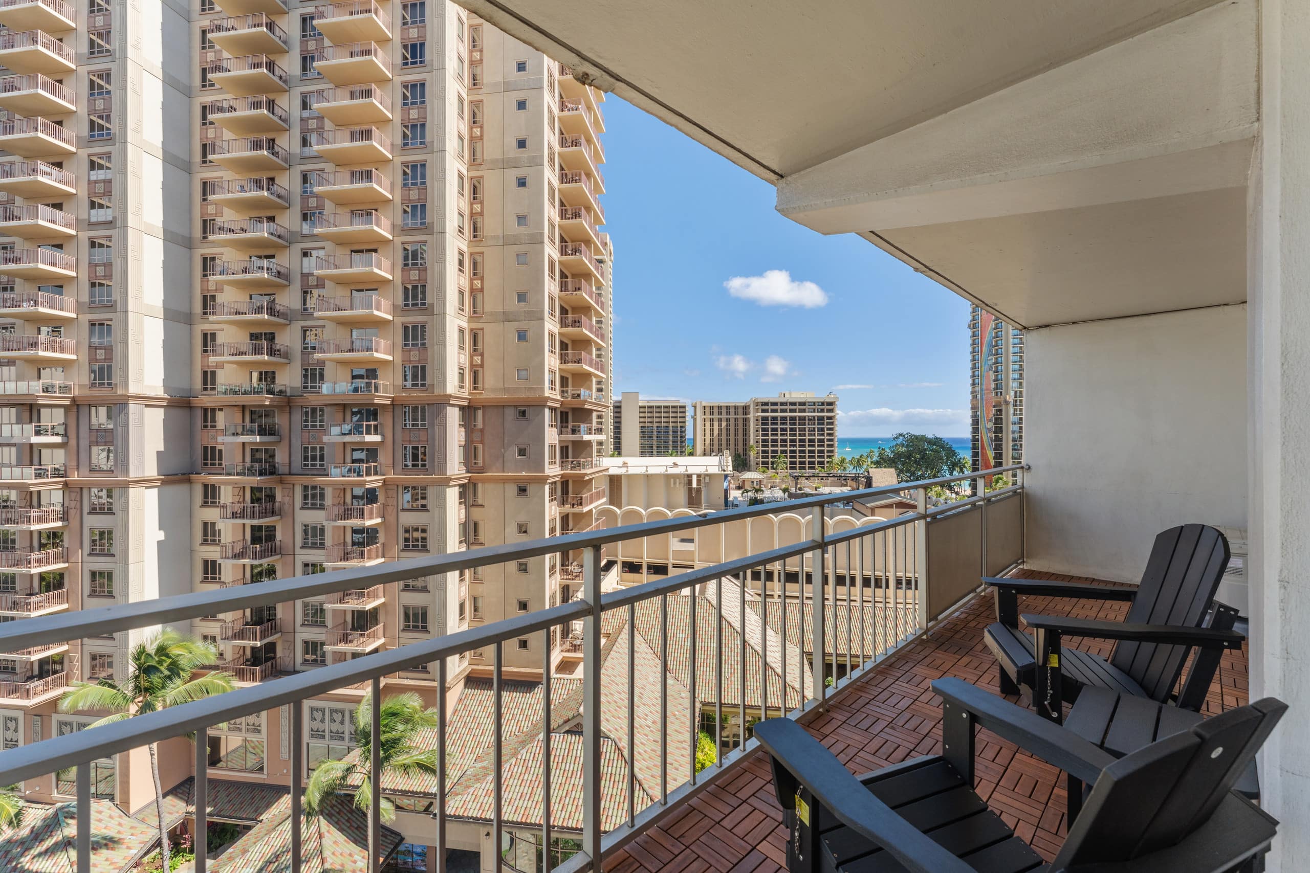 Fully Renovated Beautiful 2bdrm @ Ilikai - Image 44